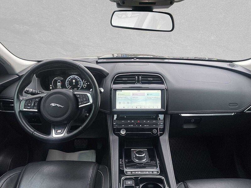 Jaguar F-Pace R-Sport AWD DAB #BT #WIFI #NAVI